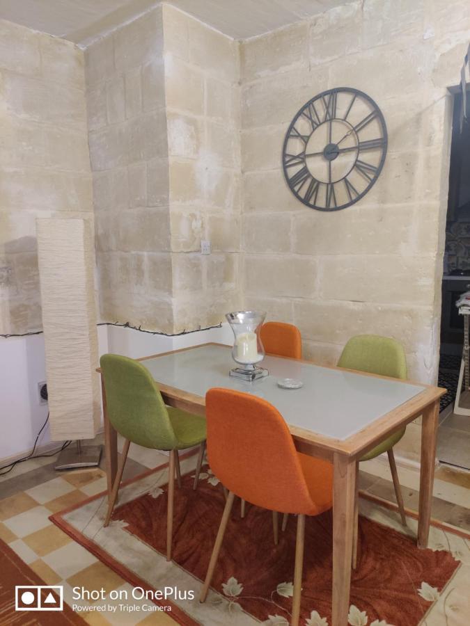 Semi-Basement, Cosy Apartment Interconnected To Our Residence A Traditional Maltese Townhouse Senglea Exterior foto