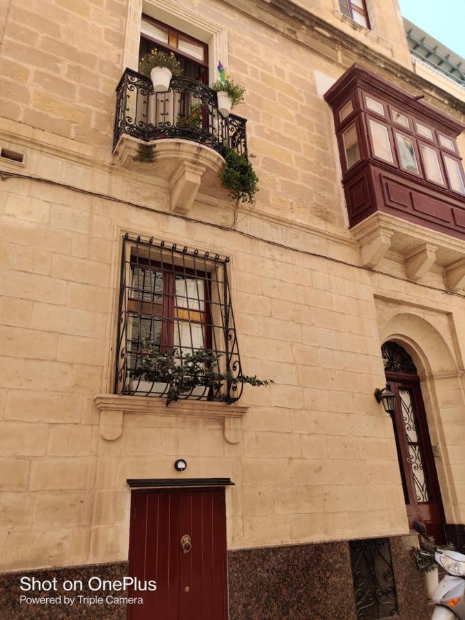Semi-Basement, Cosy Apartment Interconnected To Our Residence A Traditional Maltese Townhouse Senglea Exterior foto