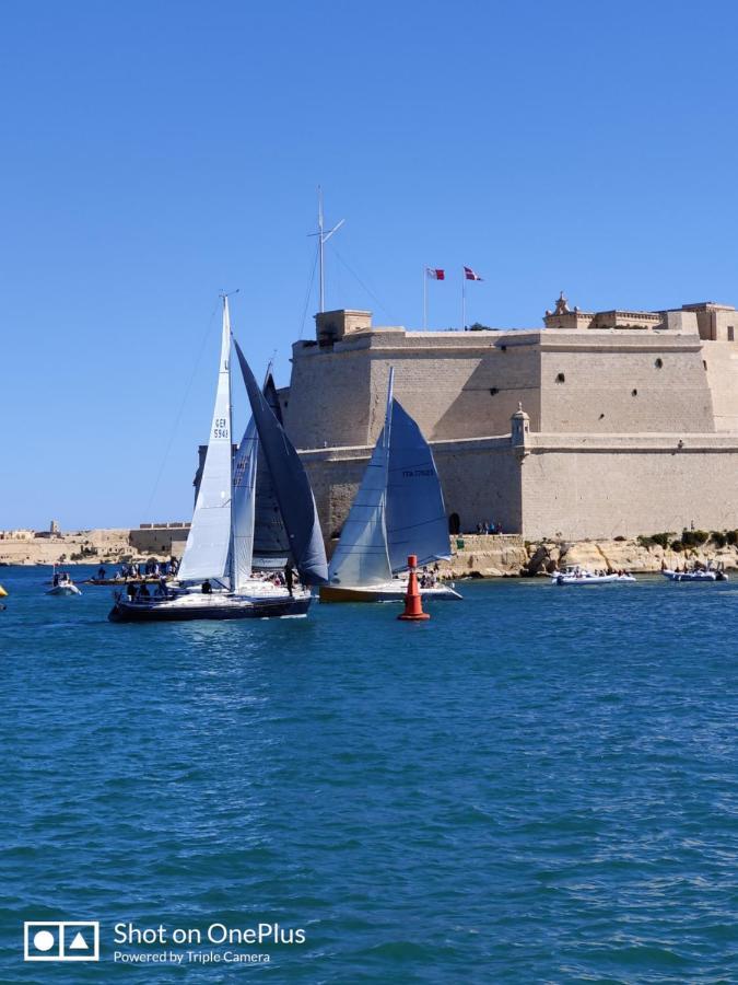 Semi-Basement, Cosy Apartment Interconnected To Our Residence A Traditional Maltese Townhouse Senglea Exterior foto