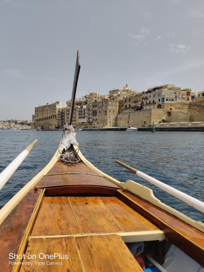 Semi-Basement, Cosy Apartment Interconnected To Our Residence A Traditional Maltese Townhouse Senglea Exterior foto