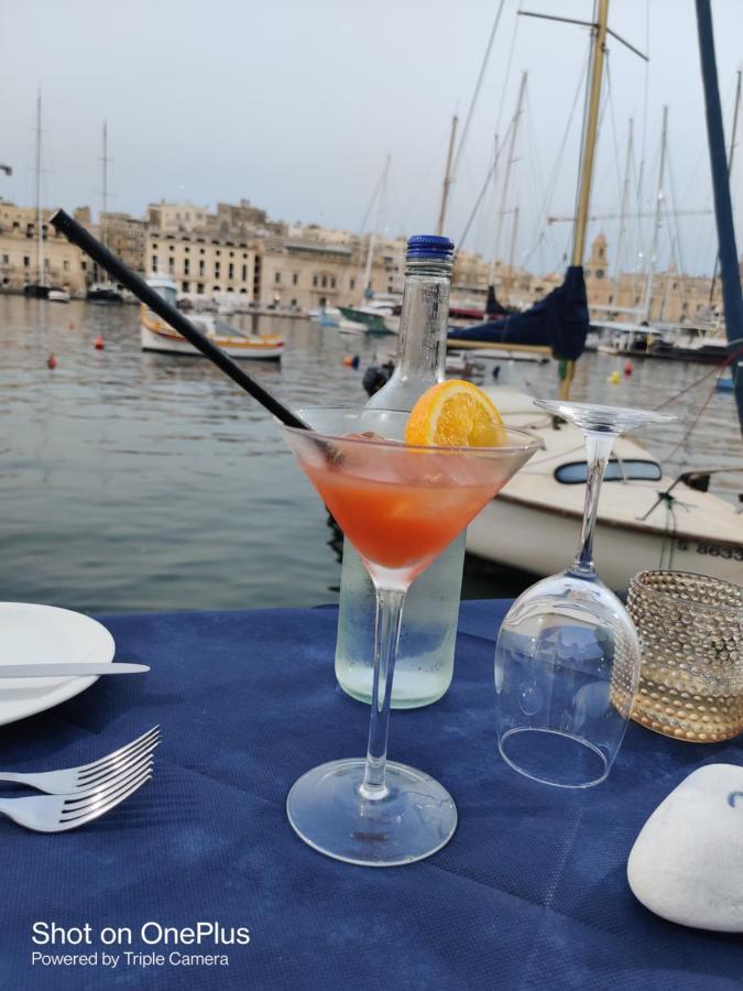 Semi-Basement, Cosy Apartment Interconnected To Our Residence A Traditional Maltese Townhouse Senglea Exterior foto