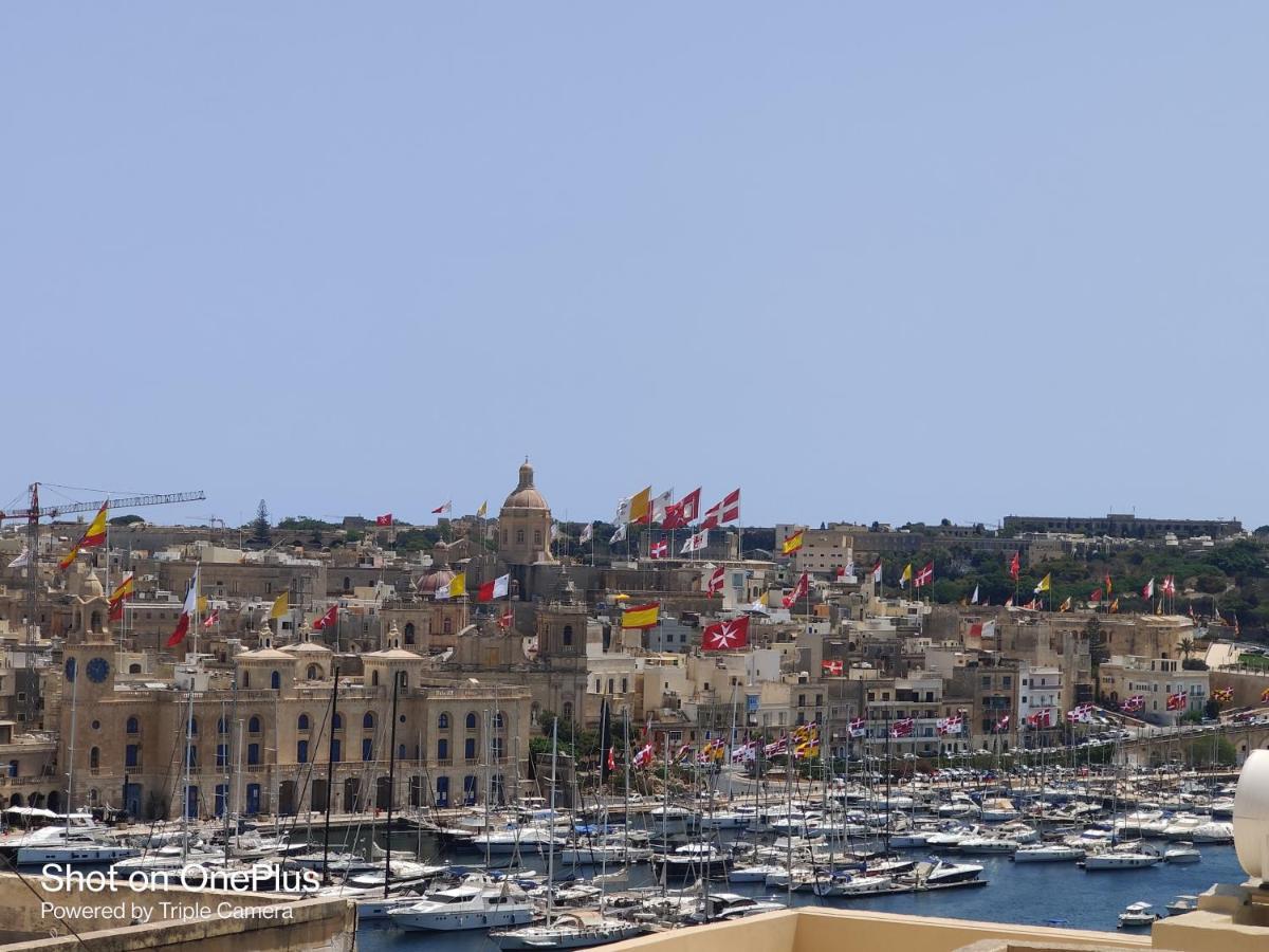Semi-Basement, Cosy Apartment Interconnected To Our Residence A Traditional Maltese Townhouse Senglea Exterior foto